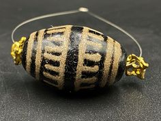 A beautiful bead with Rare pattern design from Himalaya very good condition Fast and free shipping Enjoy Rare Beads, Antique Turquoise, Lucky Stone, Beads Jewellery, Carnelian Beads, Ancient Jewelry, Old Coins, Old Antiques