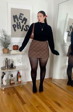 Tights For Plus Size, Midsize Bday Outfits, Thick Body Fall Outfits, Curvy Flannel Outfit, Plus Size Fall Fashion Aesthetic, Plus Size Dark Feminine Aesthetic, Casual Elegant Outfits Plus Size, Fall Going Out Outfits Bar Plus Size, Midsize Tights Outfit