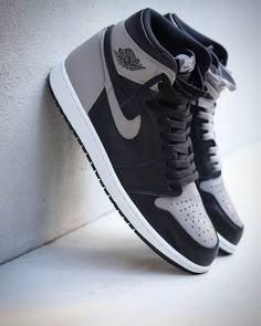 Nike Jordan 1 High, Shoes Wallpaper, Nike Jordan 1, Trendy Shoes Sneakers, Nike Shoes Girls, Jordan Shoes Girls, Jordan Shoes Retro