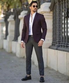 Chinos And Blazer Men, Blazer Outfits Men Classy, Maroon Blazer Outfit, Black Blazer Outfit Men, Burgundy Blazer Outfit, Chinos And Blazer, Blazer Outfits For Men, Men Graduation Outfit, Men Vest Outfits