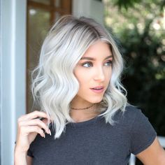 Grey Hair Wig, Short White Hair, Wavy Bob Haircuts, Icy Blonde Hair, White Hair Color, White Blonde Hair, Balayage Blonde