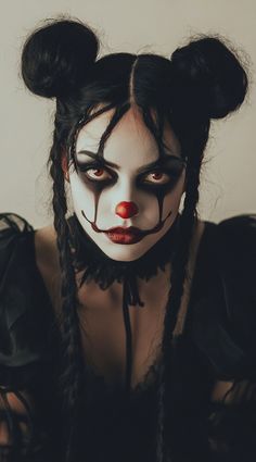 34 Clown Hairstyles: Fun and Frightening Ideas for Your Halloween Costume | LooksNiceOnMe Vampire Makeup Ideas, Clown Costume Women, Clown Hair, Look Halloween, Uhyggelig Halloween, Clown Halloween Costumes