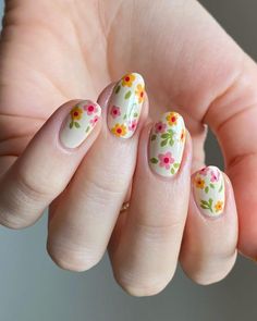 Easy Nail Art Designs For Short Nails, Dainty Flower Nails, Girly Manicure, Coral Ceramics, Painting On Nails, Flower Nails Simple, Nail Inspo Flowers, How To Nail Art, Sending You Hugs