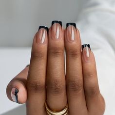 Chrome French Gel Nails, Natural Black Nail Designs, Colored Tip French Nails, Black French Mani, Black Chrome Nails Designs French, Matte Black Design Nails, Halloween Nails Plain Colors, Fall Black And White Nails, French Black Nail Designs