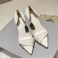 Elegant Shoes Heels, Color Heels, Shoes Heels Classy, Shoe Cover, Chic Heels, Beautiful Heels, Heels Classy, Fancy Shoes, Girly Shoes