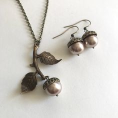 Acorn necklace set $44 - Free Shipping! https://www.etsy.com/listing/1069651901/acorn-necklace-set-fall-necklace-pearl Unique Pearl Necklace, Large Pearl Necklace, Acorn Jewelry, Oak Leaf Necklace, Hummingbird Jewelry, Woodland Earrings, Acorn Pendant, Acorn Necklace, Autumn Necklace