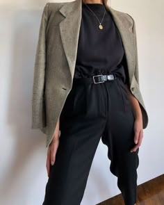 Shared by Anastasia. Find images and videos about girl, fashion and style on We Heart It - the app to get lost in what you love. Academia Outfits, Dark Academia Fashion, Academia Fashion, Winter Trends, Looks Chic, 가을 패션, Mode Vintage