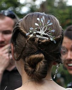 ON SALE Crystal Tree of Life Hair Comb Bridal by Thyme2dream Elven Hair, Elven Hairstyles, Crystal Tree Of Life, Medieval Hairstyles, Fascinator Hair, Beautiful Wedding Hair, Bridal Hairpiece, Hair Comb Bridal, Beaded Hair