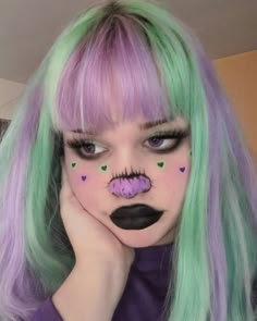 Halloween Highlights Hair, Split Hair Color Ideas Purple, Green And Pink Dyed Hair, Valentines Hair Color Ideas, Split Dyed Hair Aesthetic, Green And Purple Hair Ideas, Hair Dye Ideas Colorful, Valentines Day Hair Color