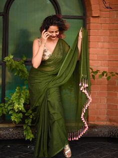 Pickled Olives, Saree Blouse Neck Designs, Sari Dress, Saree Poses, Indian Saree Blouses Designs, Saree Blouse Patterns, Trendy Blouse