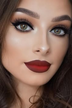 Try a smokey eye look if you are searching for something classic that suits all women and never goes out of fashion. It is an amazing choice for a night out. Smokey Eye Makeup Look, Blue Eyes Pop, Lip Sticks, Makeup 2018, Smokey Eye Makeup Tutorial, Russian Woman, Brown Eye