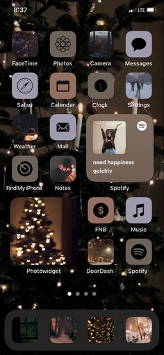 Winter homescreen Iphone Home Screen Layout Aesthetic Winter, Winter Theme Homescreen, Aesthetic Christmas Homescreen Layout, Ios 16 Home Screen Ideas Aesthetic Christmas, Winter Themed Home Screen, Winter Ios 16 Wallpaper, Phone Themes Winter