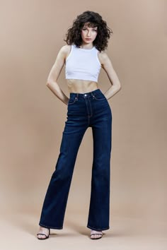 DETAILS Meet our It Girl Flare style. Hugging you in all the right places, it's perfect to pair with a boot or heel. This pair of wear-everywhere jeans has a flattering fit and '70s retro vibe. 98% Cotton/2% Spandex Machine washable Control core technology: pocket construction sculpts your midsection 5 pockets Zipper fly closure Belt loops It Girl flare Style #81437 SIZE & FIT Fitted through the hip and thigh, flared from the knee 11.25" rise (size 27) 21" leg opening (size 27) 34" inseam Model Dark Washed Jeans Outfit, Wash Jeans Outfit, Model Jeans, Wide Legged Jeans, Fashion Model Poses, Denim Fashion Women, Jeans Models, High Waisted Flare Jeans, Pants Women Fashion