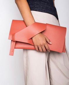 Bag Ideas Design, Bag Design Ideas, Modern Clutch, Clutch Design, Leather Bag Design, Designer Clutch Bags, Design Bags, Design Bag, Bag Designs