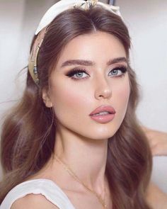 Pink And Brown Bridal Makeup, Wedding Glam Makeup Blue Eyes, 70s Makeup Wedding, Smokey Bride Makeup, Almond Eye Wedding Makeup, Barbie Wedding Makeup, Make Up For Fair Skin And Blue Eyes, Wedding Makeup Full Face, Make Up Looks For Photoshoot