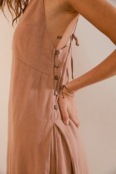 Effortless and beachy, this wear-everywhere midi from free-est will be your go-to from this season to the next. **Fit:** Swingy, trapeze silhouette **Features:** V-neckline, seamed bust detailing, tie shoulder straps, breezy linen blend **Why We ❤ It:** Sleek with strappy heels or off-duty with beachy sandals, this style has endless ways to wear. | Emmers Linen Midi by free-est at Free People in Tuscany, Size: Small Effortless Dress Outfit, Linen Clothes Patterns, Lake Victoria, Linen Style Fashion, Free People Aesthetic, Trapeze Silhouette, Natural Linen Dress, Midi Dress Style, Linen Clothing