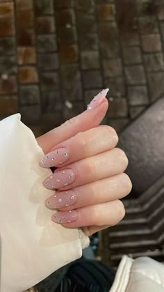 10  Classy Almond Nail Designs ideas #naildesign #summernails2022 #almondnail Oval Nails With Gems, Short Nails With Gems Rhinestones, Simple Diamond Nails, Simple Nails With Gems, Rhine Stone Nails, Nails With Pearls, Classy Almond Nails, Euphoria Nails