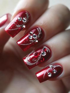 Red And Silver Christmas Nails, Christmas Nail Color, Red Christmas Nail Designs, Red And Silver Nails, Nails 2025, Christmas Nail Colors, Lips Nails, Cruise Nails