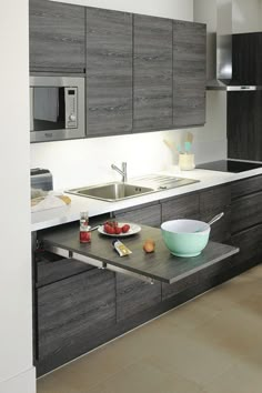 an image of a kitchen that is on the appliance page for food delivery