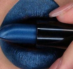 Lip Art Makeup, Blue Lipstick, Orange Lips, Beautiful Lipstick, Blue Lips, Lipstick Art, Juicy Lips, Lip Art, Beautiful Lips