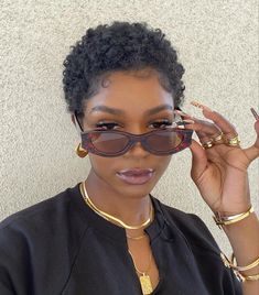 Corporate Girly, Big Chop Natural Hair, Short Dyed Hair, Cabello Afro Natural, Short Natural Curly Hair, Short Shaved Hairstyles, Natural Hair Short Cuts