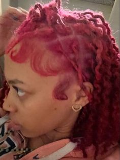 Dreadheads Hairstyles, Pink And Red Locs, Edges Locs, Hot Pink Locs, Jaw Aesthetic, Starter Locs Styles, Locs Dyed, Burgundy Locs, Pink Locs