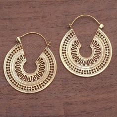 Capturing the elegance of the midday sun in Indonesia these hoop earrings are presented by Made Nuada. Each circular earring is crafted from brass bathed in 18k gold detailed with intricate openwork patterns. Crochet Patterns Free Beginner, 3d Jewelry, Brass Hoop Earrings, Crochet Earrings Pattern, Brass Hoops, Jewelry Accessories Ideas, Shell Jewelry, Handcrafted Earrings, Buy Gold