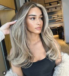 Full Foil Balayage, Blonde Hair Dark Brown Eyes, Hair Colour Ideas For Pale Skin Brown Eyes, Blonde Hair Contouring, Brown Hair With Light Money Piece, Ash Blonde Balayage On Dark Hair With Money Piece, Brown Ashy Highlights, Grey Tone Hair, Ash Blonde Full Head Highlights