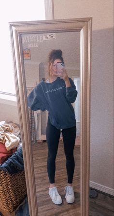 Outfit Inspo For School Leggings, 2023 College Fashion, Cute Lazy Outfits For School Winter, Outfit Inspo Winter School Comfy, Lazy Cute Outfits For School, College Leggings Outfit, Comfy Put Together Outfits Summer, Basic Comfy Outfits For School