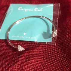 Origami Owl Arrow Bracelet. Nip Just Tried On For Picture. Beautiful With Swarovski Elements. Arrow Bracelet, Origami Jewelry, Origami Owl Jewelry, Silver Owl, Picture Beautiful, Owl Jewelry, Origami Owl, Bangle Bracelet, Womens Jewelry Bracelets