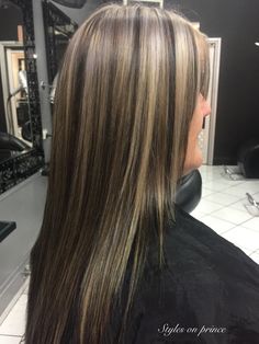 Ashy Highlights On Dark Hair, Streaks In Hair, Highlights Dark Hair, Ashy Highlights, Highlights On Dark Hair, 2024 Haircuts, Face Jugs, Blonde Highlight