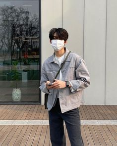 Korean Male Outfits, Korean Street Fashion Men, Asian Men Fashion, Asian Streetwear, Outfit Korean Style, Guy Fits, Trendy Boy Outfits, Mens Trendy Outfits, Friend Poses Photography