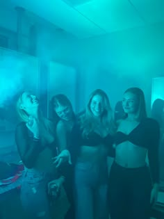 College Partying Aesthetic, Party Room Ideas College, Party Basement College, High School House Party Aesthetic, College Party Outfit Night, College Aesthetic Party, Frat Party Aesthetic, Project X Party, College House Party