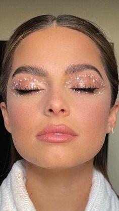 Fun Wedding Makeup, Festival Makeup Looks, Bday Makeup, Starfall Ball, Looks Festival, Hangout Fest, Music Festival Makeup, 2024 Music, Makeup Festival