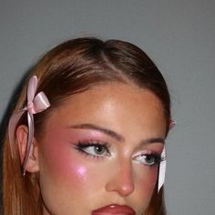 Pretty Pink Makeup Looks, Pink Aesthetic Makeup Looks, Glitter Lips Makeup Look, Sugarplum Fairy Makeup, Pink Lips Makeup Look, Pink Blush Makeup Looks, Highlight Makeup Look, Fairy Lips, Pink Highlighter Makeup