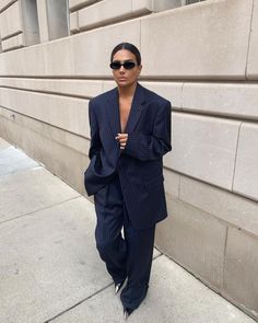 Women’s Suits Outfits, Oversized Pantsuit Women, Oversized Chic Style, Over Sized Suits For Women, Oversized Blazer Suit Women, Women Suit Oversized, Oversized Suit Women Street Style, Womens Oversized Suit, Oversized Suit Outfits For Women