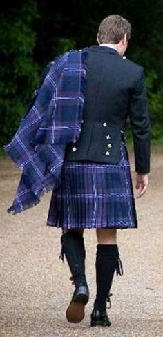 Kilts. Nice. Seriously. Kilt Men, Kilted Men, Scottish Men, Irish Kilt, Kilt Accessories, Cheap Dress