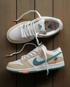 Pretty Sneakers, Nike Fashion Shoes, Shoes Outfit Fashion, Nike Sb Dunk Low, Fashion Shoes Sneakers, Shoes Teen