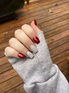 December Nails Coffin Shape, Short Coffin Acrylic Nails Christmas, Short Coffin Christmas Nails, Black Acrylic Designs, Short Winter Nails, Art To Try, Nails Funky, 2025 Trends, December Nails