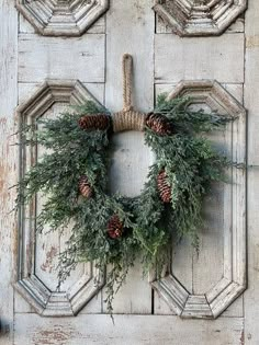 Silver Thread Florals – Brown & Hopkins Country Store Cedar Boughs, Cedar Wreath, Wreath Stand, Vintage Holiday Decor, Rustic Holiday, Winter Wreath, Christmas Deco, Holiday Decor Christmas