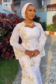 Hausa Lace Gown Styles, Gambian Clothes, Lace Gown Styles Nigerian, Nigerian Dress Styles, African Party Dresses, Modest Dresses Fashion