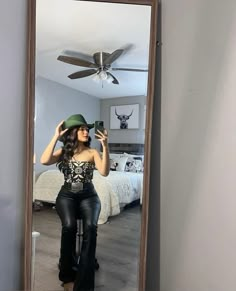 Latina Rodeo Outfits, Western Outfits With Boots, Cute Jaripeo Outfits, Baddie Cowgirl Outfits, Latina Cowgirl Outfits, Quince Fits, Baile Outfits Jaripeo, Rodeo Fits, Vaquera Fits