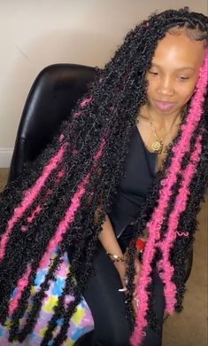 Faux Locs With Color Underneath, Locs Colors For Women, Extended Butterfly Locs With Color, Butterfly Locs Pink And Black, Butterfly Locs With Color Long, Soft Locs With Pink, Different Color Soft Locs