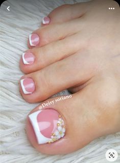 Feet Nail Art, First Tattoo Ideas, Simple Toe Nails, Pedicure Nail Designs, Gel Toe Nails, Acrylic Toe Nails, Pretty Toe Nails, French Manicure Nails, Stop Scrolling