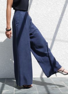 High-waisted, wide leg pant with front darts and side seam pockets. Fit is similar to the Song Tu Wide Leg Silk Pant. Photos coming soon. Dark Blue Trousers Outfit, Blue Trousers Outfit, Blue Pants Outfit, Dark Blue Pants, Wide Leg Pants Outfit, Outing Outfit, Silk Pant, Trouser Outfit