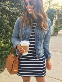 Charleston Outfits, Striped Shift Dress, Dress Denim, Stripe Outfits, Looks Chic, Womens Fashion For Work, Denim Jacket Women