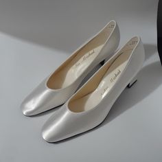 Avon White Satin, 9 1/2 Narrow, 3 Inch Heel, Never Been Worn (Brand New). 50s Wedding Shoes, Satin White Shoes, Classic High Heel Wedding Shoes, Silk Heels, 50s Wedding, Debutante Ball, Satin Shoes, 3 Inch Heels, Satin Silk