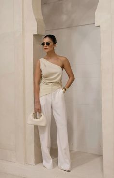 Viral Makeup, Modest Casual Outfits, Elegante Casual, Neutral Outfit, Fashion Mistakes, Looks Chic, Style Mistakes, White Pants, Elegant Outfit