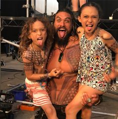 The Way Jason Momoa Is Trolling Guys When Couples Ask A Photo With Him Is Hilarious (14 Pics) | Bored Panda Jason Momoa Lisa Bonet, Jason Momoa Aquaman, Jesse Metcalfe, Patrick Wilson, Avan Jogia, Ryan Guzman, Lisa Bonet, Taylor Kitsch, Karl Urban