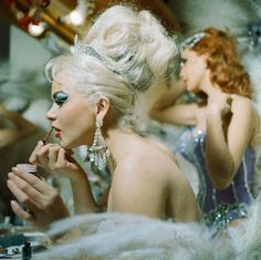 Las Vegas Showgirls 1950s  Image c/o: Life Mag Sixties Makeup, Burlesque Vintage, Vegas Showgirl, Burlesque Show, Vegas Shows, Oh My Goddess, The Rocky Horror Picture Show, Stage Makeup